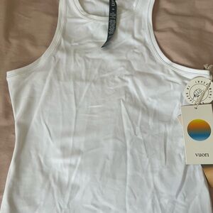 Vuori White Fitted Sleeveless Tank Top